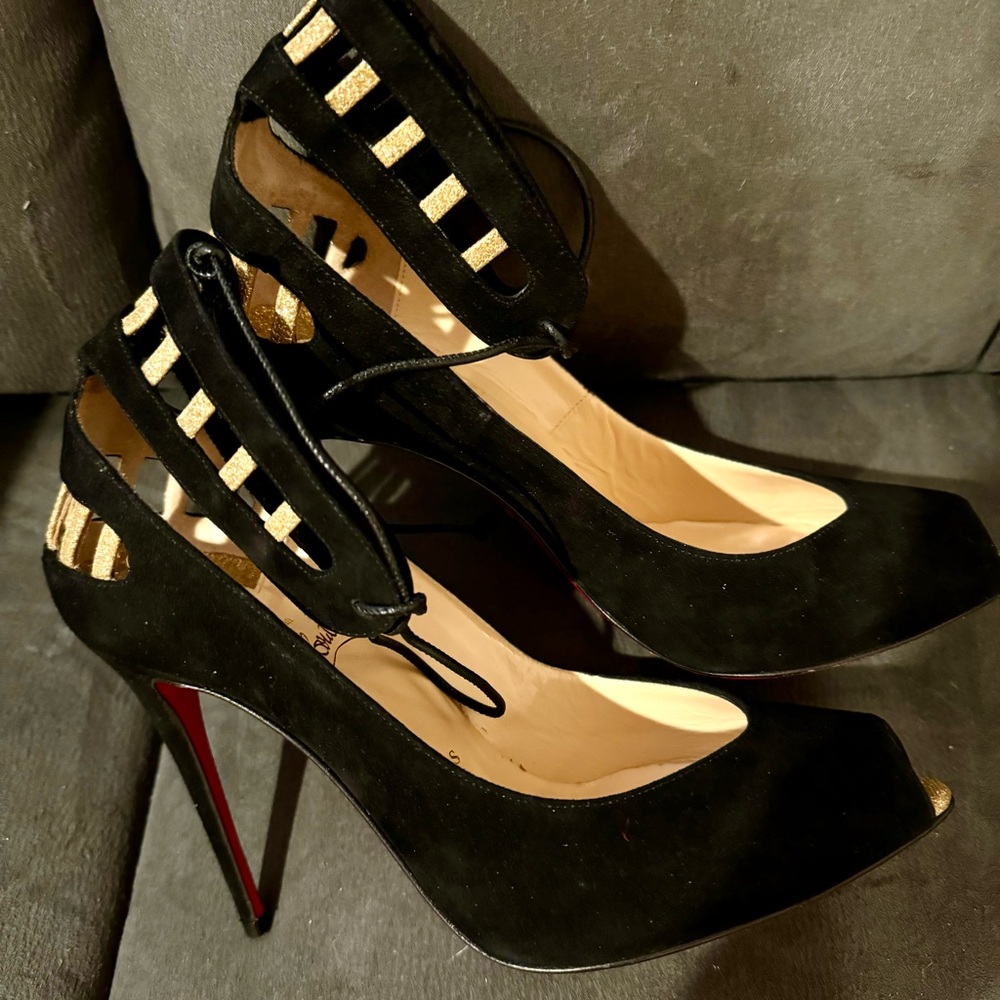 Christian Louboutin Fabulous black suede Stilleto, gold trim, unique style, 37